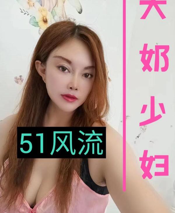 丰满翘臀大奶妹