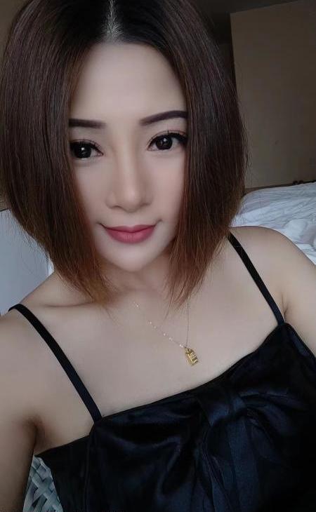 娇小美女