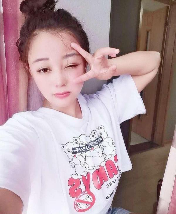 高个美女小艾米